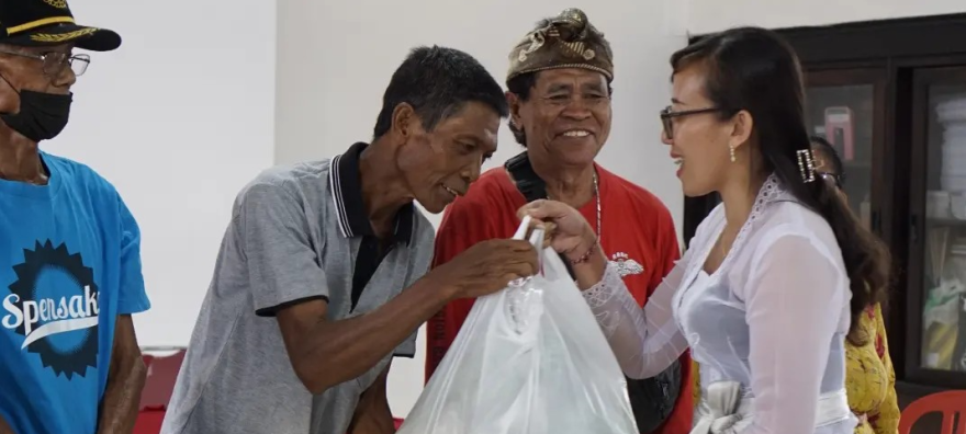 HIPMI BPC Tabanan Berbagi di Desa Kukuh Kerambitan